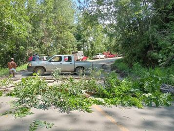 Denuncian contaminación de afluentes de cinco comunidades de Putla por volcadura de pipa con asfalto