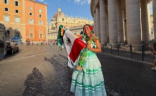 FOTOS: Enid Azucena, la Diosa Centéotl de Oaxaca celebra su cumpleaños en el coliseo de Roma 