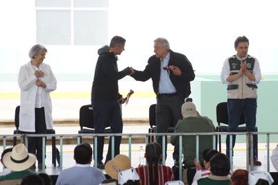 AMLO y AMH refrendan compromiso por la salud