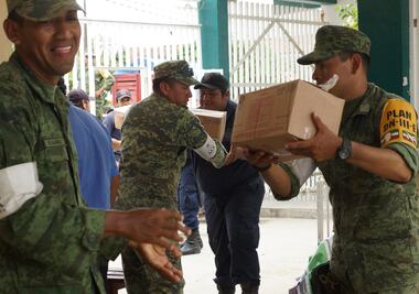 Politizan entrega y niegan artículos de primera necesidad a afectados, denuncian