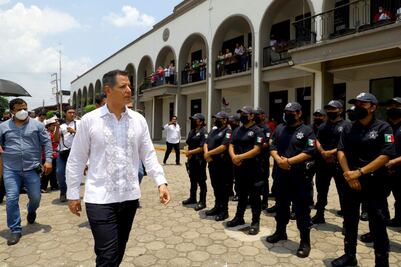 Entrega Murat 18.44 mdp en equipo a policías de Papaloapan; supervisa Cuartel Regional de Seguridad