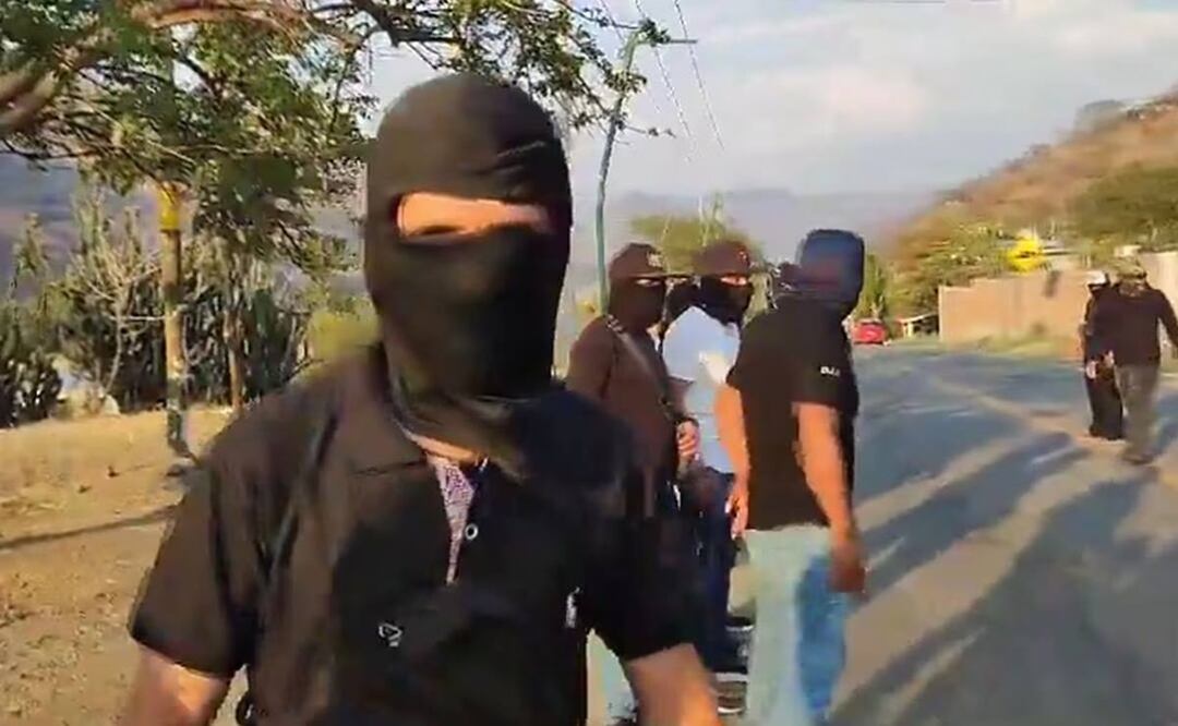 En un video, un hombre que se cubría el rostro con un lienzo, pide al presidente Andrés Manuel López Obrador “que diga las cosas tal y como son” en la Sierra. Foto: Captura de video
