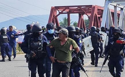 Denuncian represión de la Policía Estatal de Oaxaca durante bloqueo a carretera Transístmica
