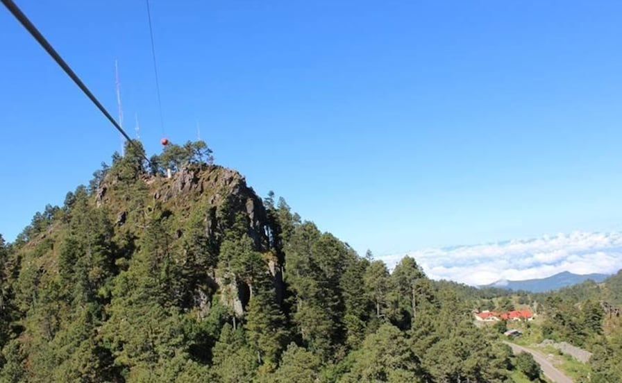 Así es la tirolesa más larga de Oaxaca de un kilómetro sobre los fascinantes bosques de la Sierra Juárez