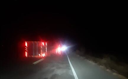 Vuelca tráiler en La Ventosa, Oaxaca, por vientos de hasta 120 km por hora