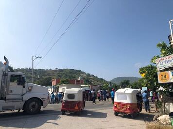 Padece el Istmo de Tehuantepec un día de bloqueos carreteros