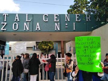 Protestan trabajadores del IMSS en Oaxaca; exigen reconocimiento legal de nuevo sindicato