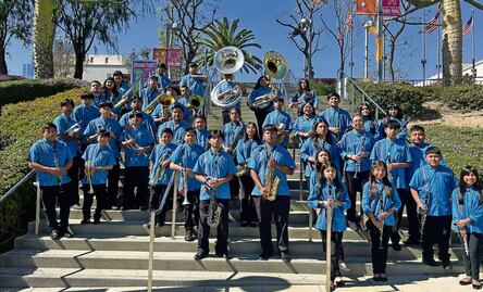 “No nos van a borrar”: Hijos de migrantes protestan con música contra redadas del ICE en Estados Unidos 