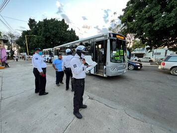 Despliega Policía Vial de Oaxaca operativo contra alza ilegal de transporte