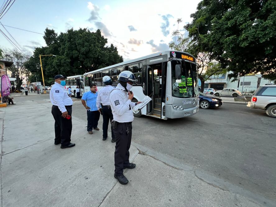 Despliega Policía Vial de Oaxaca operativo contra alza ilegal de transporte