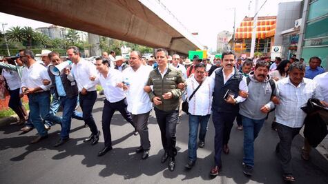 Llevan de Oaxaca a la CDMX la “guerra del mezcal”