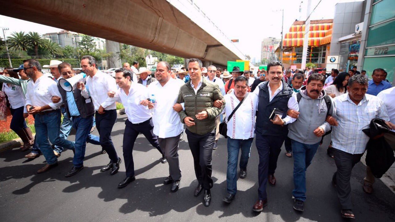 Llevan de Oaxaca a la CDMX la “guerra del mezcal”