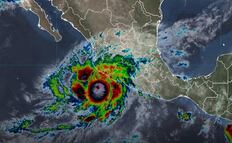 Huracán Simón sube a categoría 4; lluvias, junto con tormenta Rachel, azotarán 7 estados