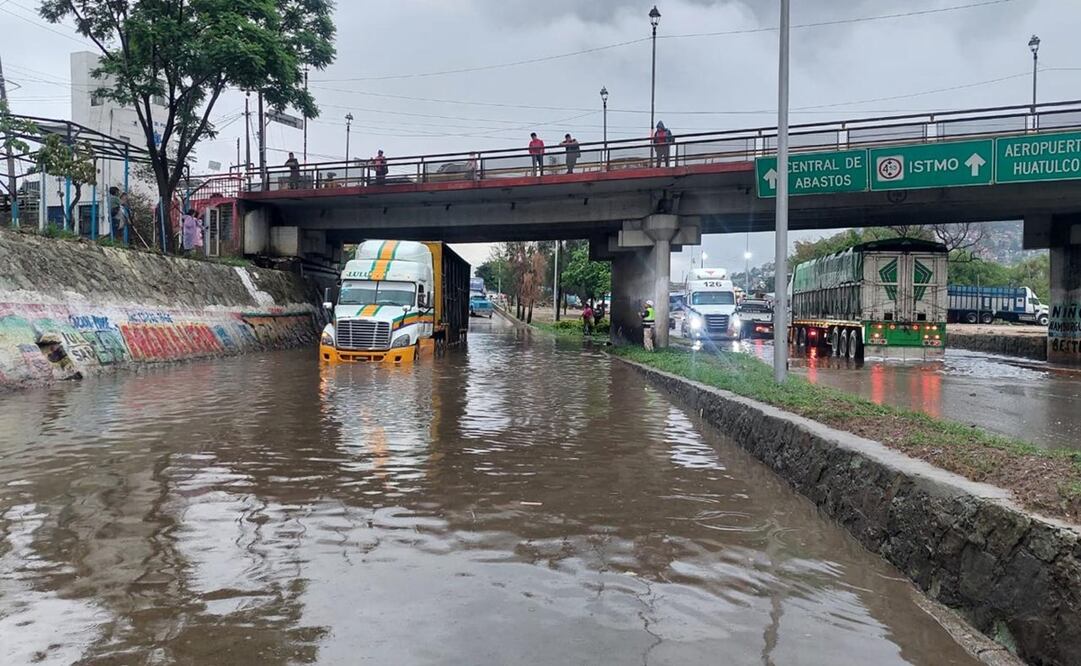 Suspenden clases en escuelas de educación básica de Oaxaca tras afectaciones por lluvias. Foto: