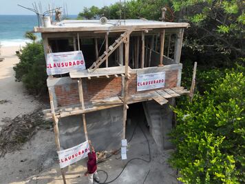 Clausuran desarrollos inmobiliarios en la Costa de Oaxaca por afectaciones al manglar y áreas forestales 