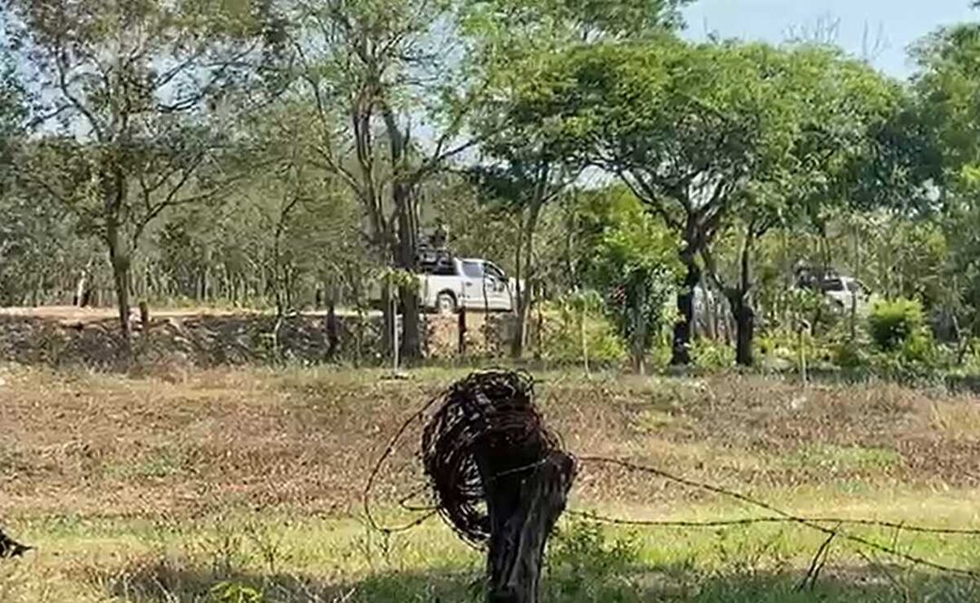 Campesinos mixes reinstalan bloqueo en vías del Transístmico y rechazan nuevo intento de desalojo. Foto: Especial