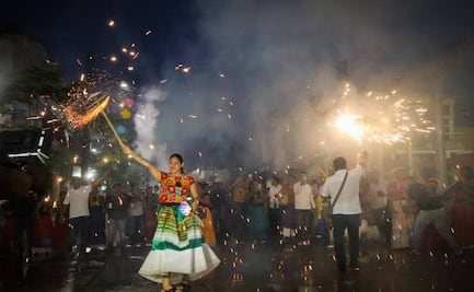 Celebra Juchitán la calenda a San Vicente Ferrer, evento que marca el cierre de las fiestas de mayo