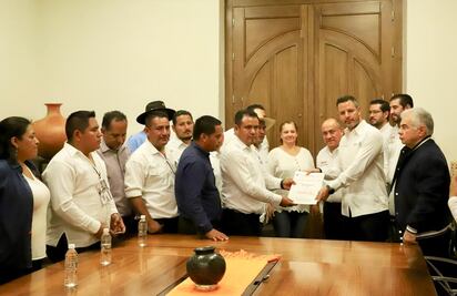 Sección 22 de la CNTE entrega pliego petitorio a gobierno de Oaxaca