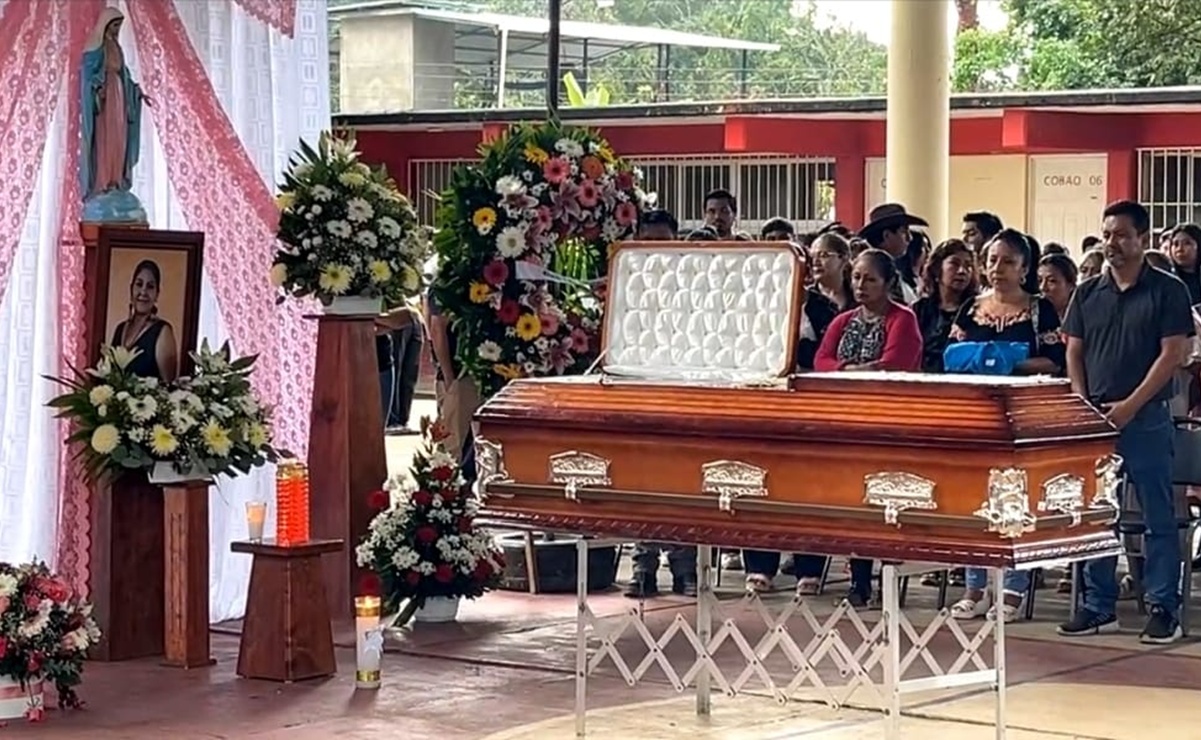 Rinden homenaje a la maestra Fabiola Ortiz, asesinada frente al Cobao 06 de Putla de Guerrero, Oaxaca