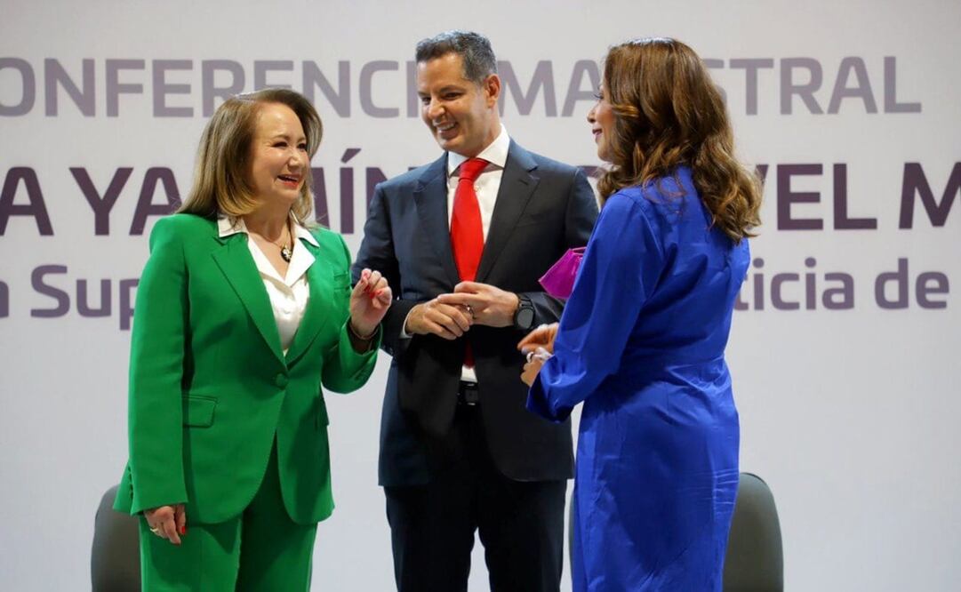 Conmemoración del Centenario de la Constitución Política del Estado Libre y Soberano de Oaxaca, en el Teatro Macedonio Alcalá. Foto: Gobierno de Oaxaca