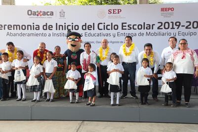 Busca IEEPO incluir a maestros de comunidades originarias