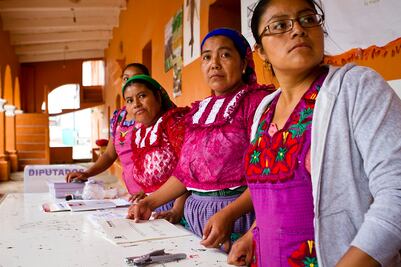 Mujeres en comunidades, marginadas aún