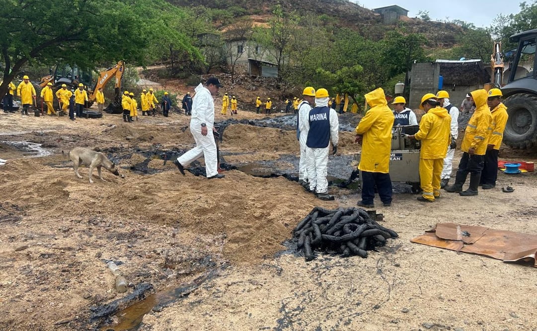 Derrame de combustóleo de Pemex en Salina Cruz, Oaxaca. Foto: Especial