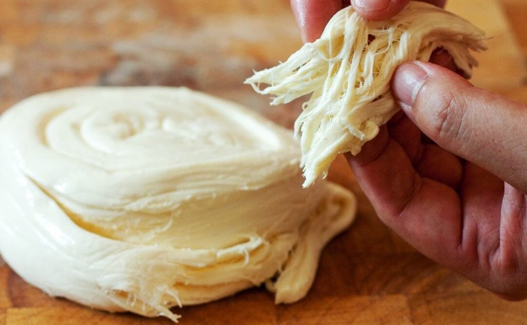 Consejos para elegir un buen quesillo en el mercado. Foto: Guelaguetza Oficial.