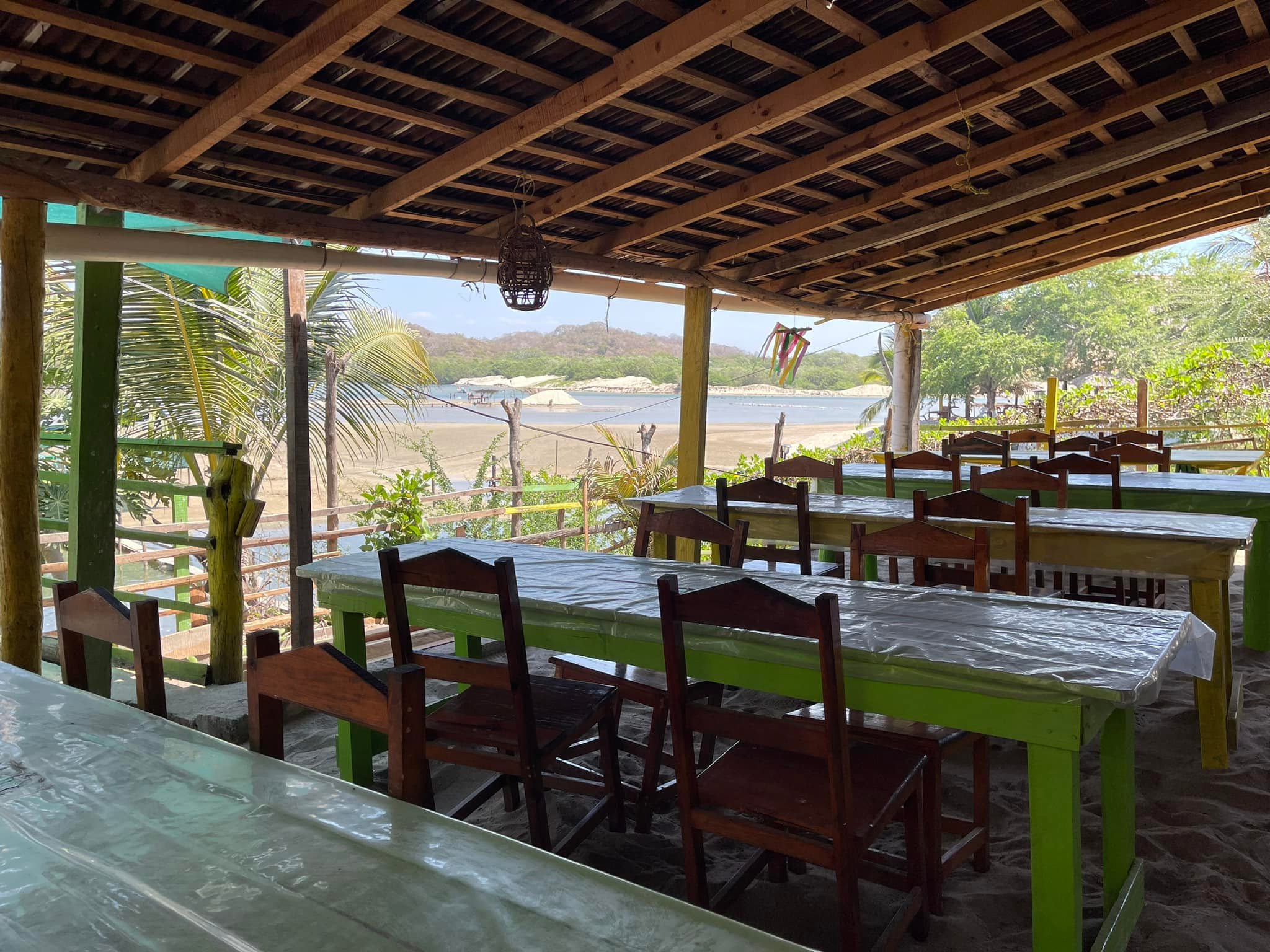 Restaurante en playa Corralero. Foto: FB, Restaurant de Doña Sol y Don Benja Corralero