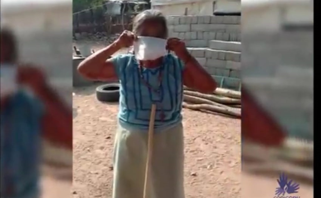 Mujeres ikoots de San Dionisio del Mar fabrican y regalan cubrebocas a la comunidad
