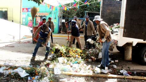 Día de muertos deja más de 2 mil 524 toneladas de basura solo en la capital