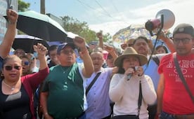 "Demuestran que son más de lo mismo": maestros de la Sección 22 protestan durante informe de Sheinbaum