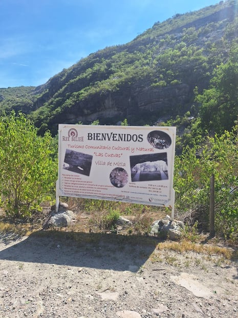 Entrada a las cuevas prehistóricas de Mitla