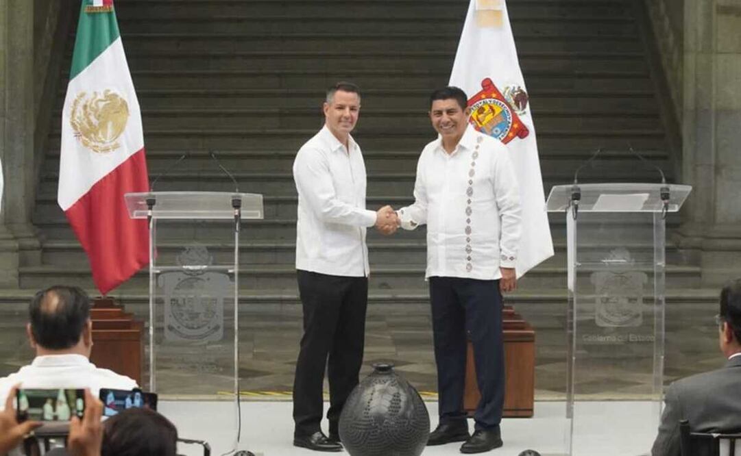 Arranca proceso de entrega-recepción del gobierno de Oaxaca;  Murat y Jara prometen que será transparente. Fotos: Mario A. Martínez