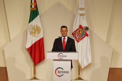 Cumple gobernador 61 compromisos de 696 firmados en campaña