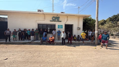 Comunidad de Huamúchil cumple 5 días sin energía eléctrica; protestan en la CFE del Istmo de Oaxaca