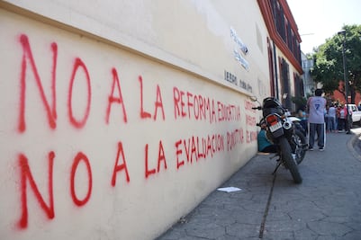 Arrebatan plazas del  magisterio a sindicato