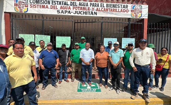 Trabajadores toman instalaciones de la Comisión Estatal del Agua; exigen aumento salarial