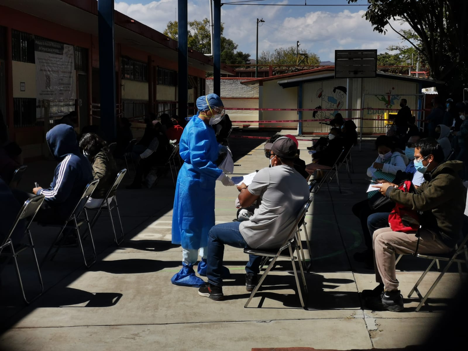 Ante disparo de contagios de Covid-19 en Oaxaca; IMSS adecua escuelas publicas como módulos para pruebas