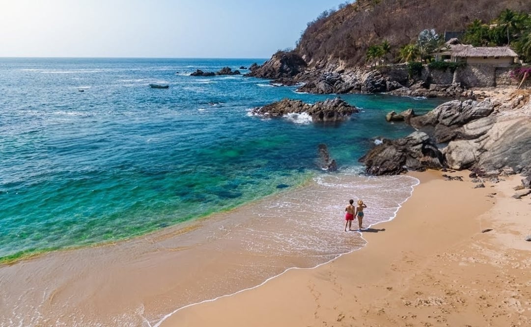 Vive la Costa Oaxaqueña 2025 con eventos en Huatulco, Mazunte y Puerto Escondido. Tradición, deporte y gastronomía en cada destino. Foto: Gaby y Camo.