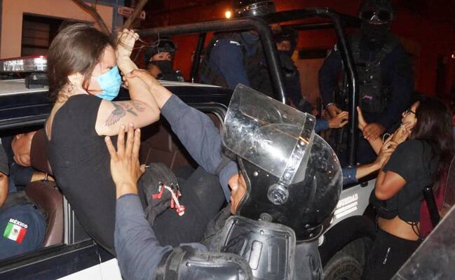 Organizaciones exigen liberación de tres detenidos durante el desalojo de la Policía de Oaxaca en la marcha del 8M