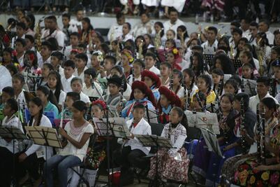 Vibra auditorio Guelaguetza de Oaxaca con 1,350 músicos indígenas 