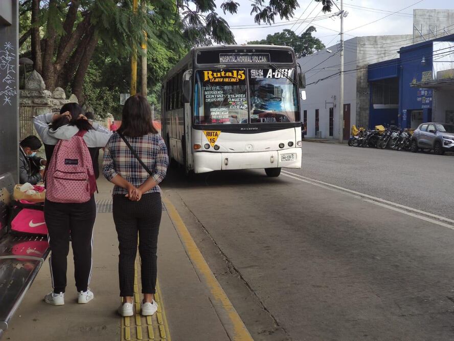 Gobierno de Oaxaca da “madruguete” y aumenta a 10 pesos transporte público en la capital. Foto: Mario Arturo Martínez