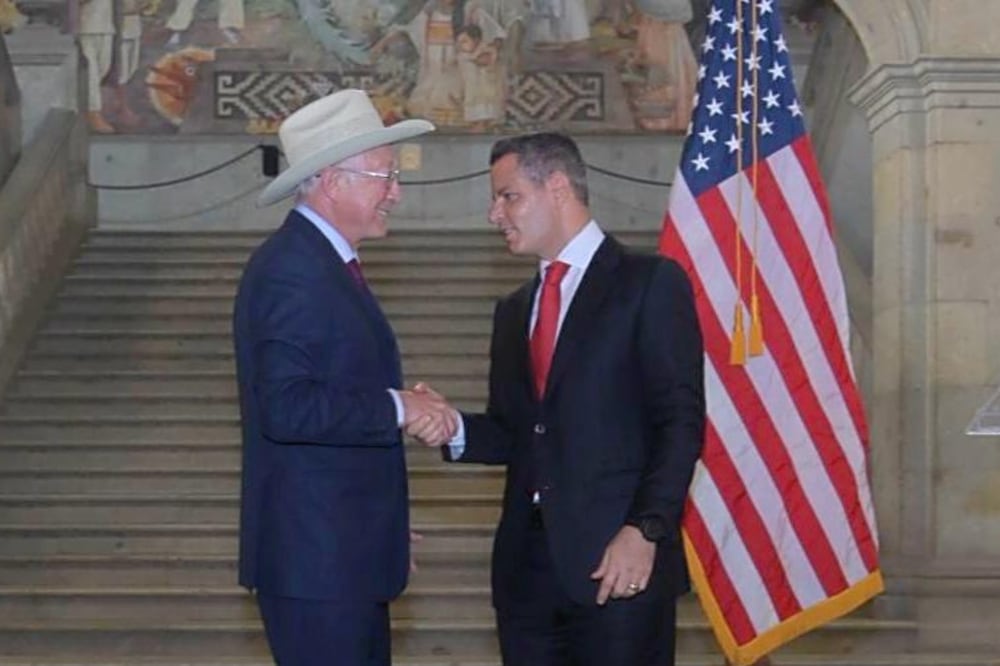 Recibe Murat a Ken Salazar, embajador de EU en México; elogia seguridad en Oaxaca