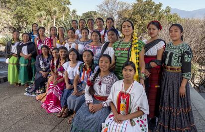 Encabeza Lila Downs colecta Guadalupe Musalem; se necesitan 2.3 mdp para becas de mujeres indígenas