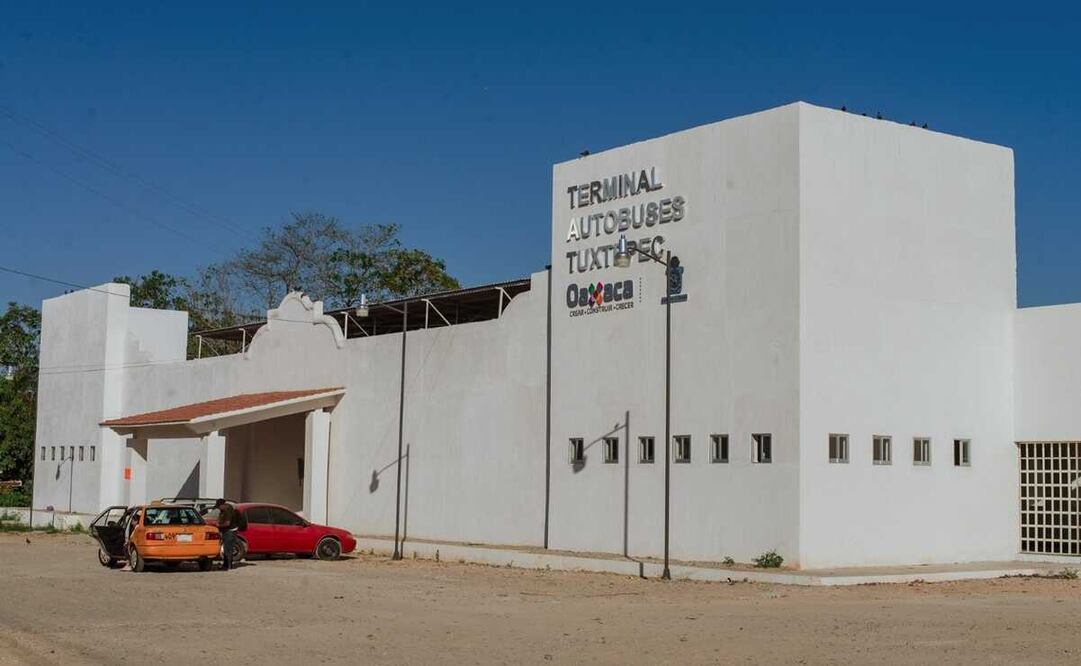 Gobierno de Oaxaca da en comodato a Tuxtepec la Central Camionera de segunda clase. Foto: Antonio Mundaca