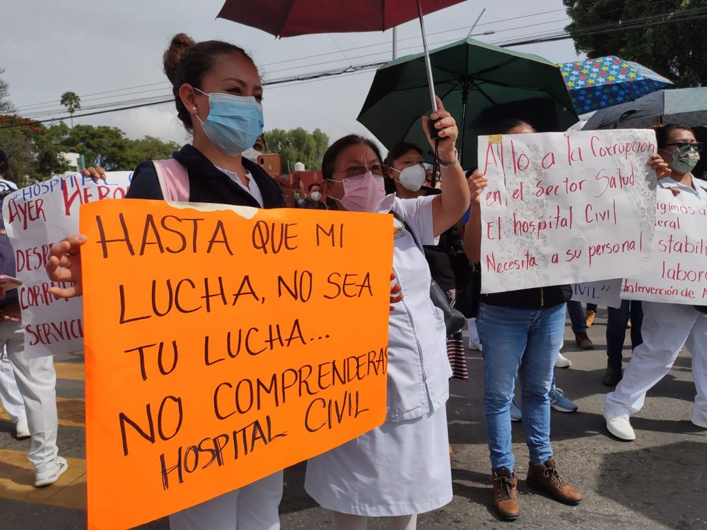Trabajadores de la Salud de Oaxaca exigen intervención de AMLO ante despidos de personal en hospitales