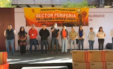 Irrumpen maestros de la Sección 22 en evento de entrega de materiales a escuelas públicas