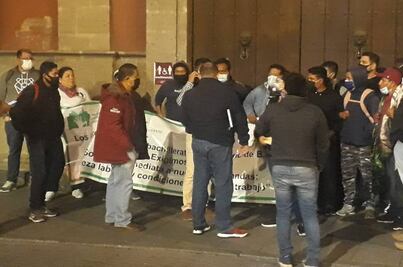 Maestros del Conalep de Oaxaca y otros 23 estados protestan en Palacio Nacional