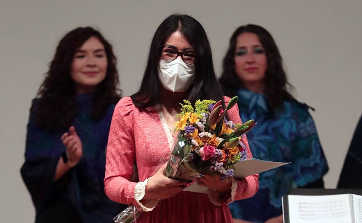 Mujeres músicas reconocen en Bellas Artes lucha de la saxofonista Elena Ríos, con premio “Coatlicue”